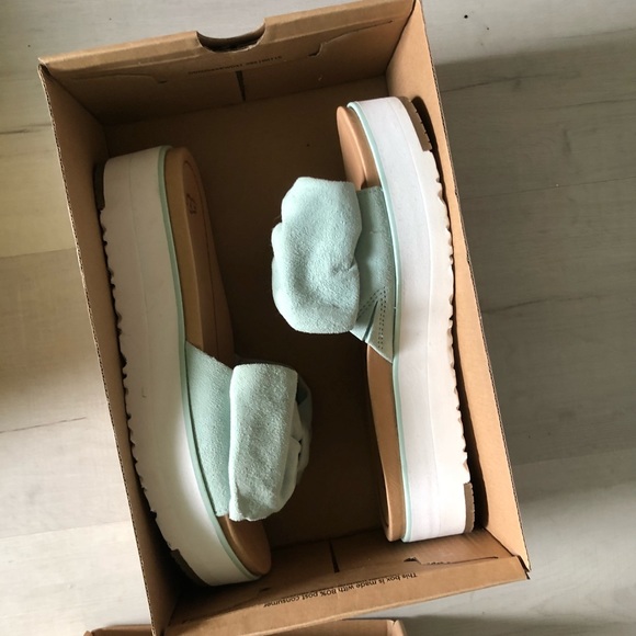 ⚡️⚡️ UGG bow platform sandals in aqua - Picture 5 of 7